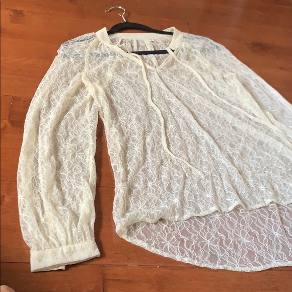 Beautiful sheer lace top - Picture 2 of 3